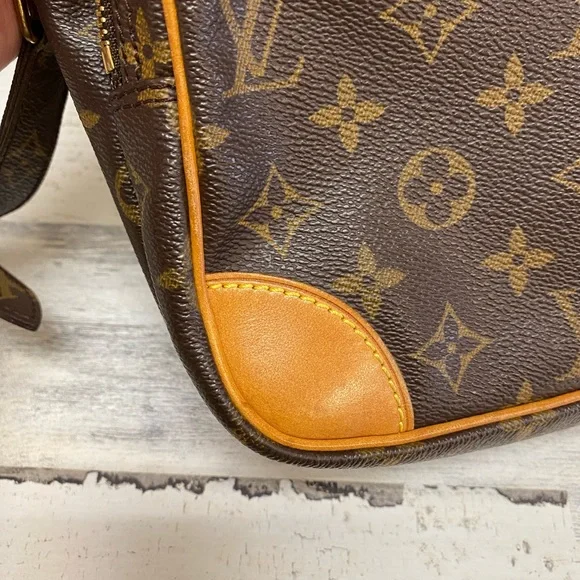 EUC Authentic 🔥 Louis Vuitton Nile crossbody - Picture 5 of 16